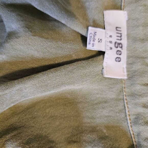 Umgee womens top, green button down.  S. #889 - Picture 4 of 6